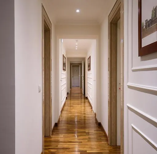 Lory House 4*
